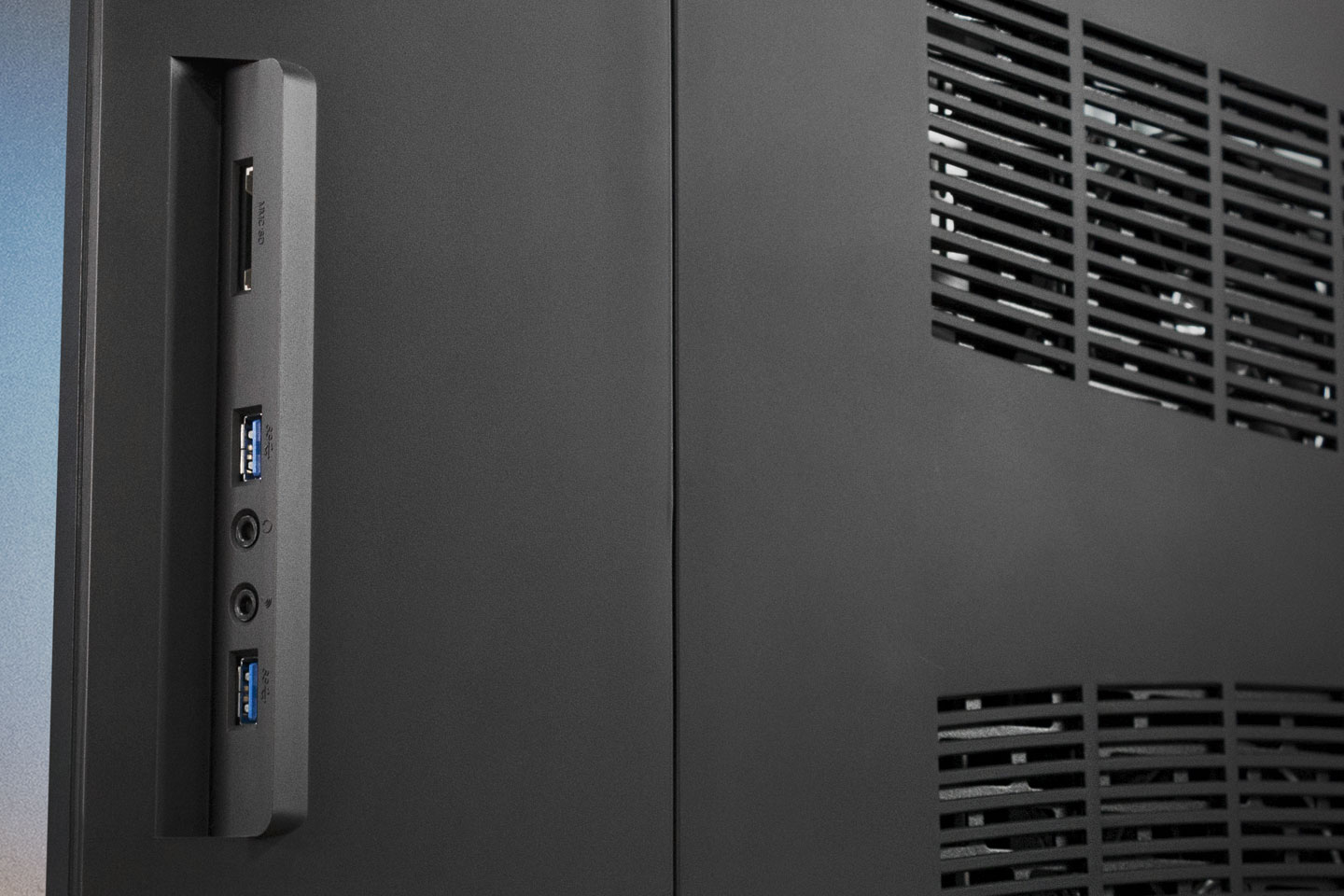 Aura by Digital Storm